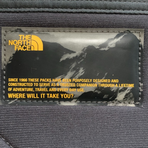 THE NORTH FACE Recon Backpack - pink and black lightly used - Picture 7 of 11